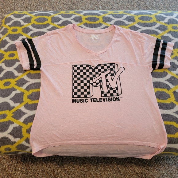 Large tee - Picture 2 of 4